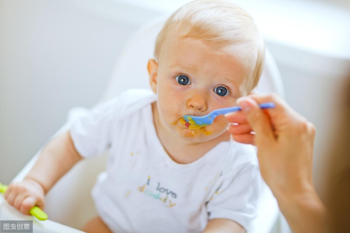 纯母乳宝宝几个月添加辅食，新手妈妈的喂养指南